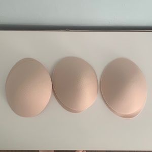 Offer- Three sets of brand new, never used Lululemon 8/10 insert pads for bras …